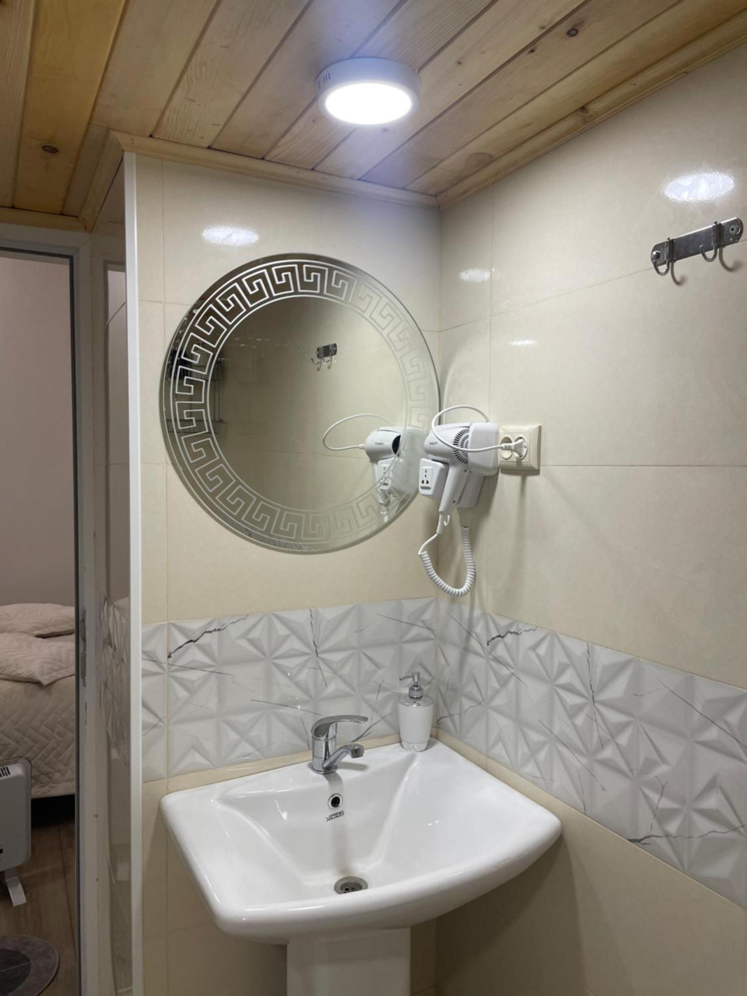 Mamuka Chartolani Guesthouse 梅斯蒂亚 外观 照片